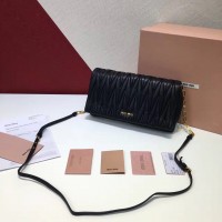 2016新款MIUMIU斜坡包