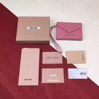 miumiu钱...