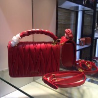 miumiu钱...