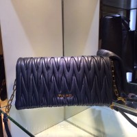 miumiu包...