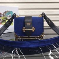 prada2017丝绒包