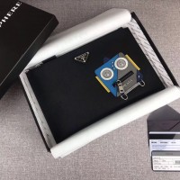 prada新款机器人包价格	购物薇信加bag88866