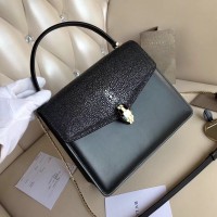 宝格丽珍珠鱼皮...