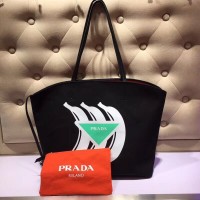prada 帆布购物包