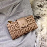 miumiu女士钱包官网